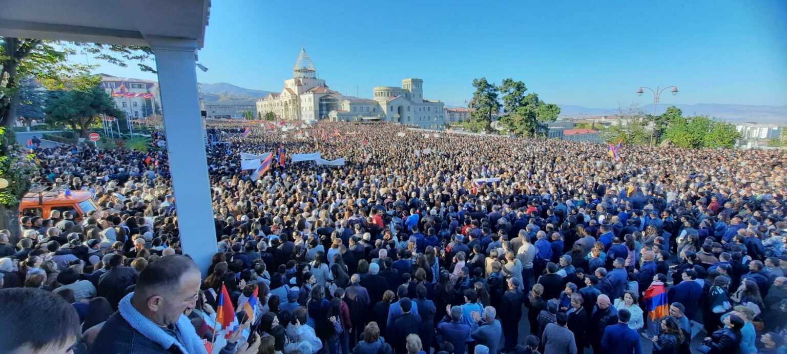 Soçi Zirvesi öncesinde Karabağ Ermenilerinden gösteri